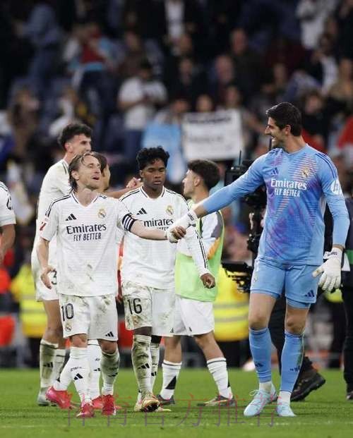 西媒:伊斯科越来越接近离队 他和皇马都无意续约 西媒:伊斯科越来越接近离队 他和皇马都无意续约